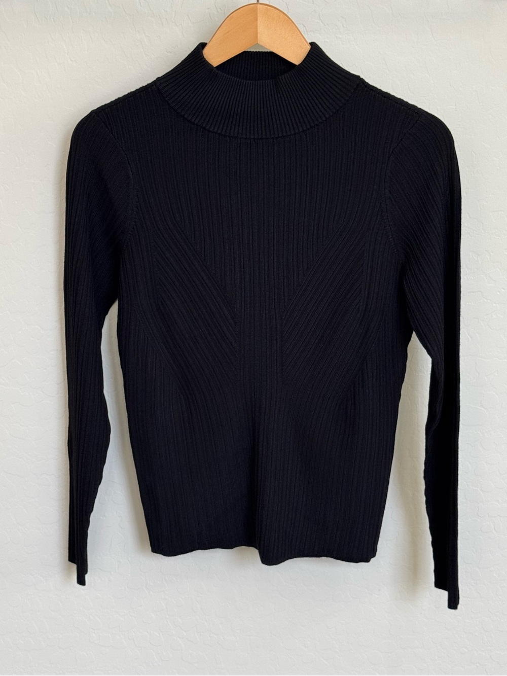 White House Black Market Black Ribbed Chevron Mock Neck Sweater Size M